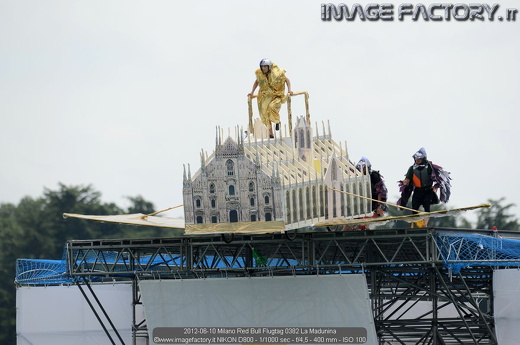 2012-06-10 Milano Red Bull Flugtag 0382 La Madunina
